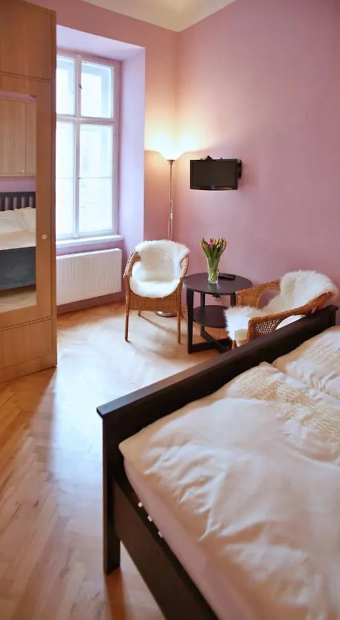 Lovely Lila Apartment Prague